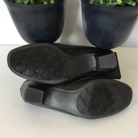 White Mountain Gazebo Brown Leather Mules, 7 1/2M - Picture 6 of 6